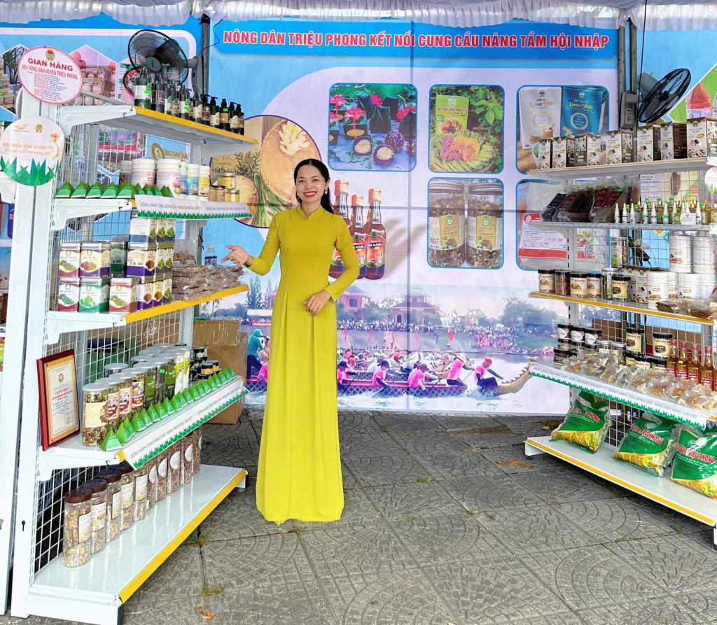 Không gian trưng bày sản phẩm nông sản sạch Trần Lan